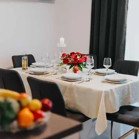 Little Beauty טרוגיר